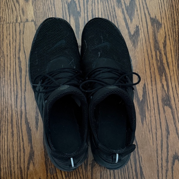 Nike Men's Black Mesh Sneakers - Picture 2 of 2